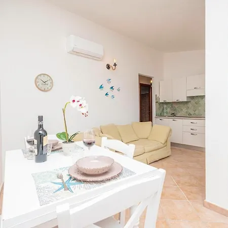 Terrazza Privata, Pochi Passi Dalla Porto Taverna Vaccileddi