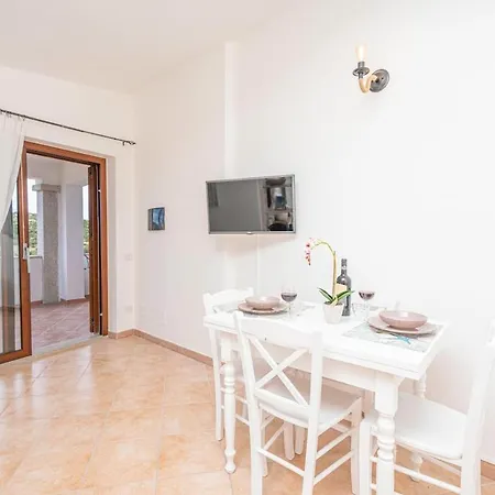Terrazza Privata, Pochi Passi Dalla Porto Taverna Vaccileddi