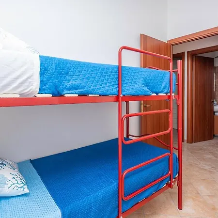 Terrazza Privata, Pochi Passi Dalla Porto Taverna Apartmán